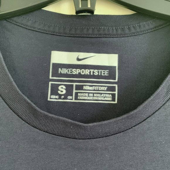 ✔️Nike Athletic Top✔️ - Picture 4 of 4